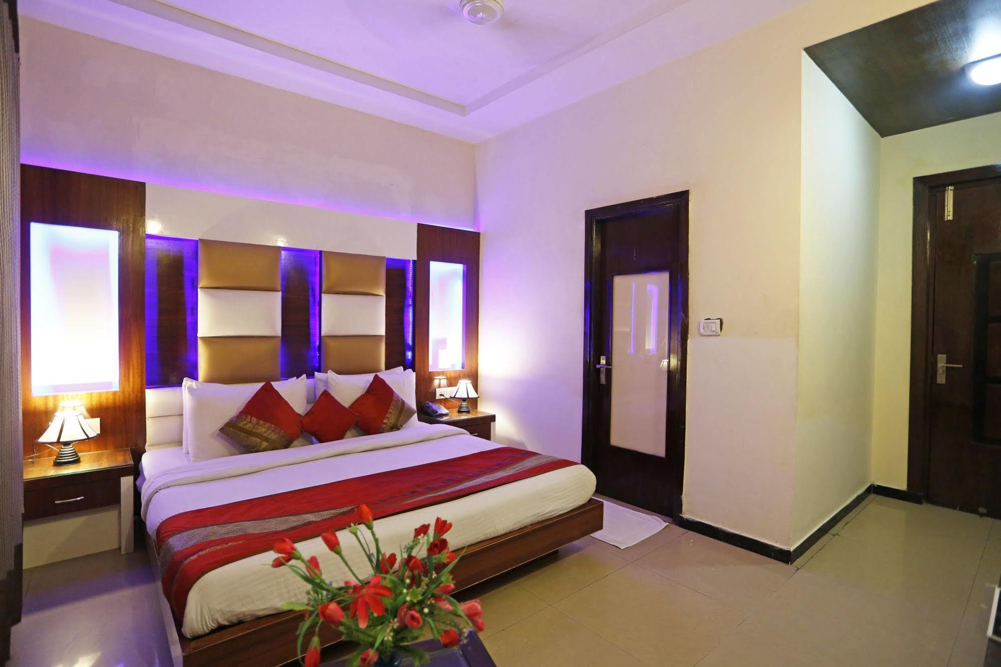 Hotel Star Plaza@New Delhi Railway Station Экстерьер фото